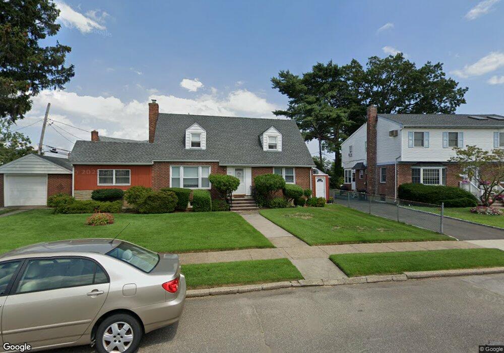 723 Ascan Rd, Franklin Square, NY 11010 - photo 1