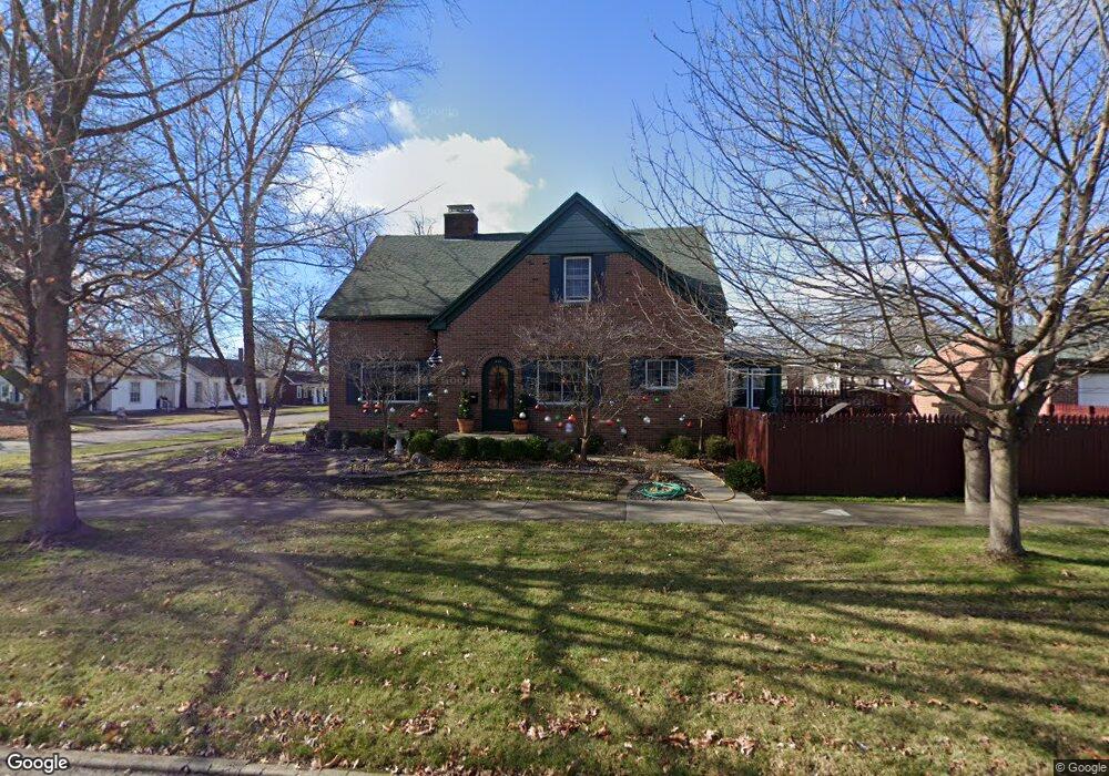 421 S 16th St, Mattoon, IL 61938 - photo 1