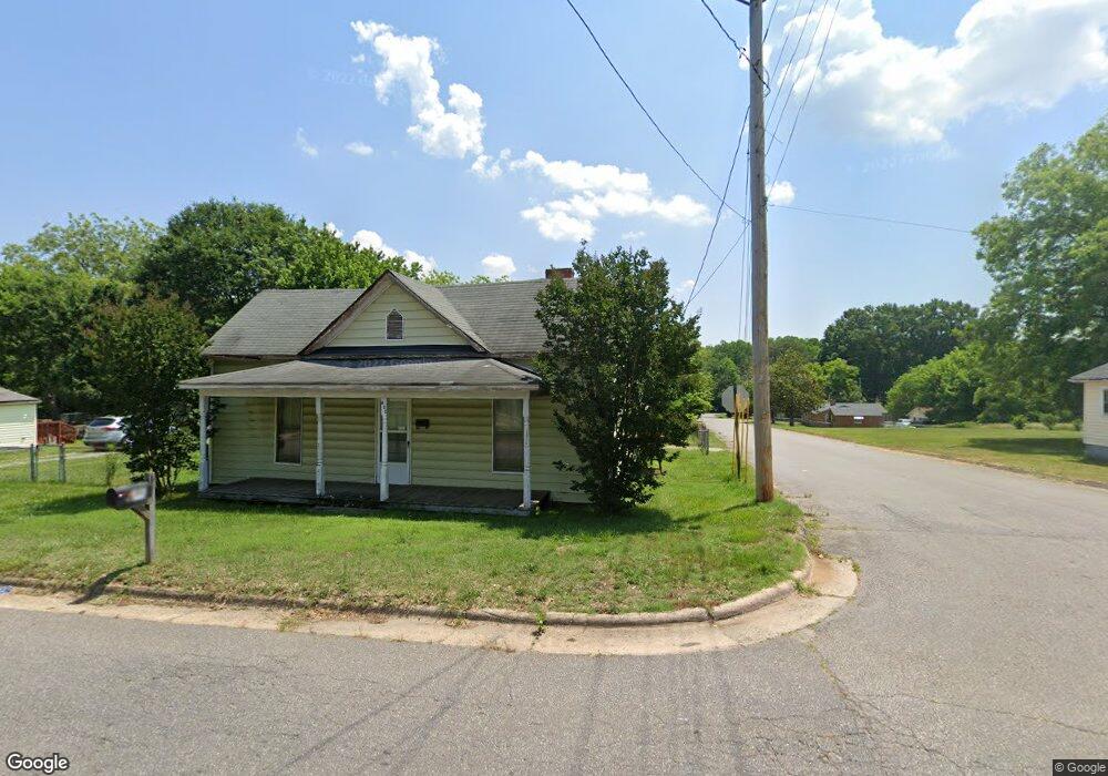 402 N Oakland Ave, Statesville, NC 28677 - photo 1