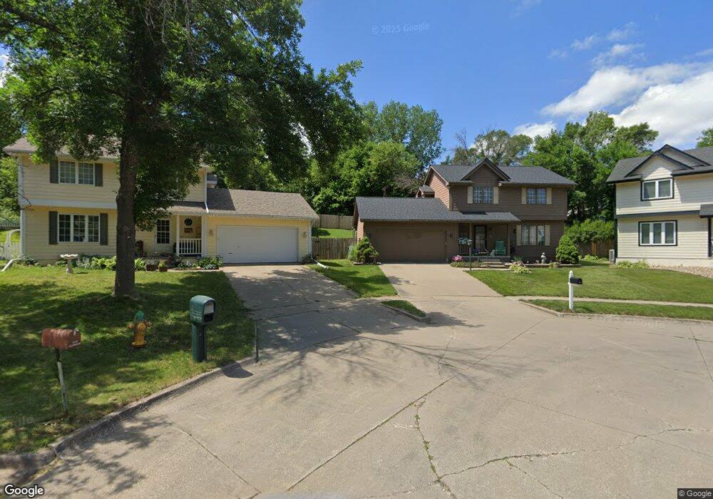 2329 E Caulder Ct, Des Moines, IA 50320 - photo 1