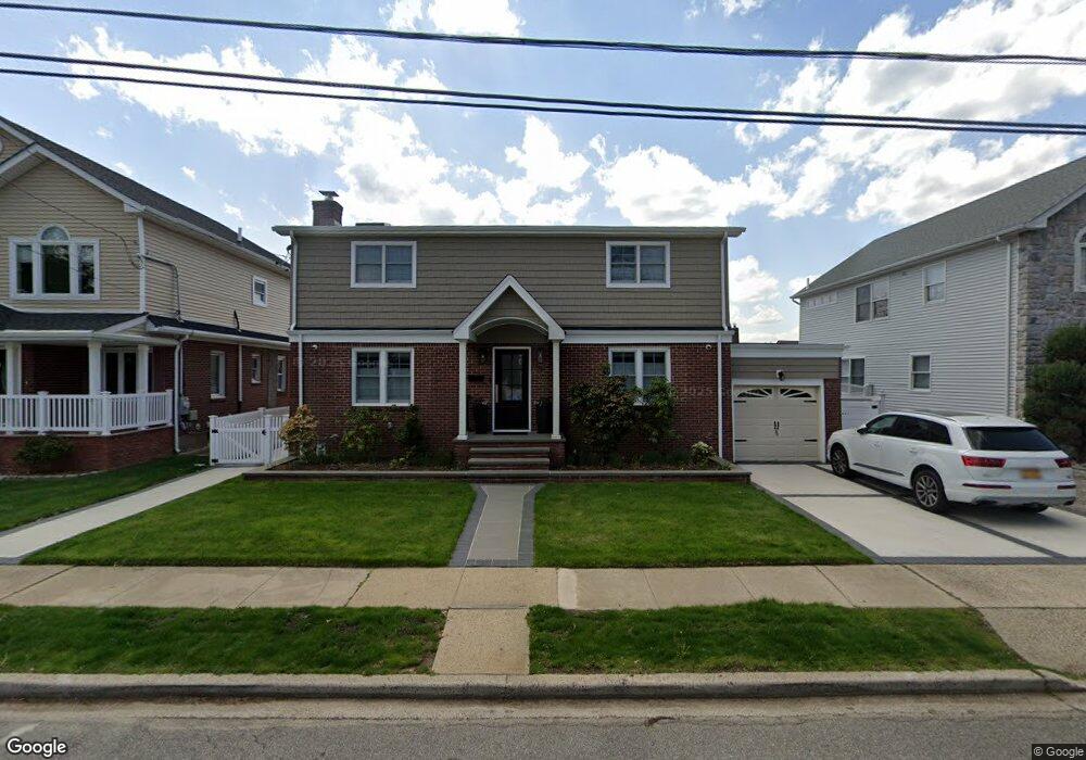 25 Lincoln Ave, New Hyde Park, NY 11040 - photo 1