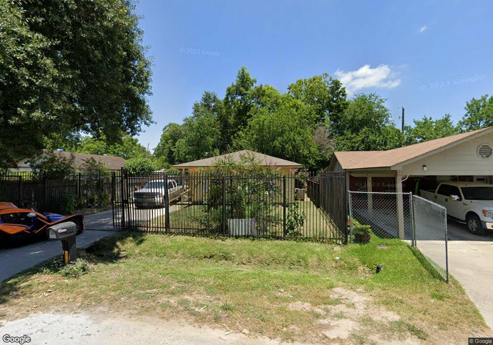 2446 Mayview Dr, Houston, TX 77091 - photo 1