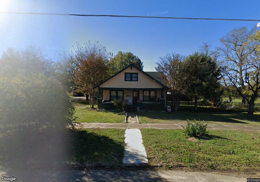 701 N 2nd St, Hugo, OK 74743 - photo 1