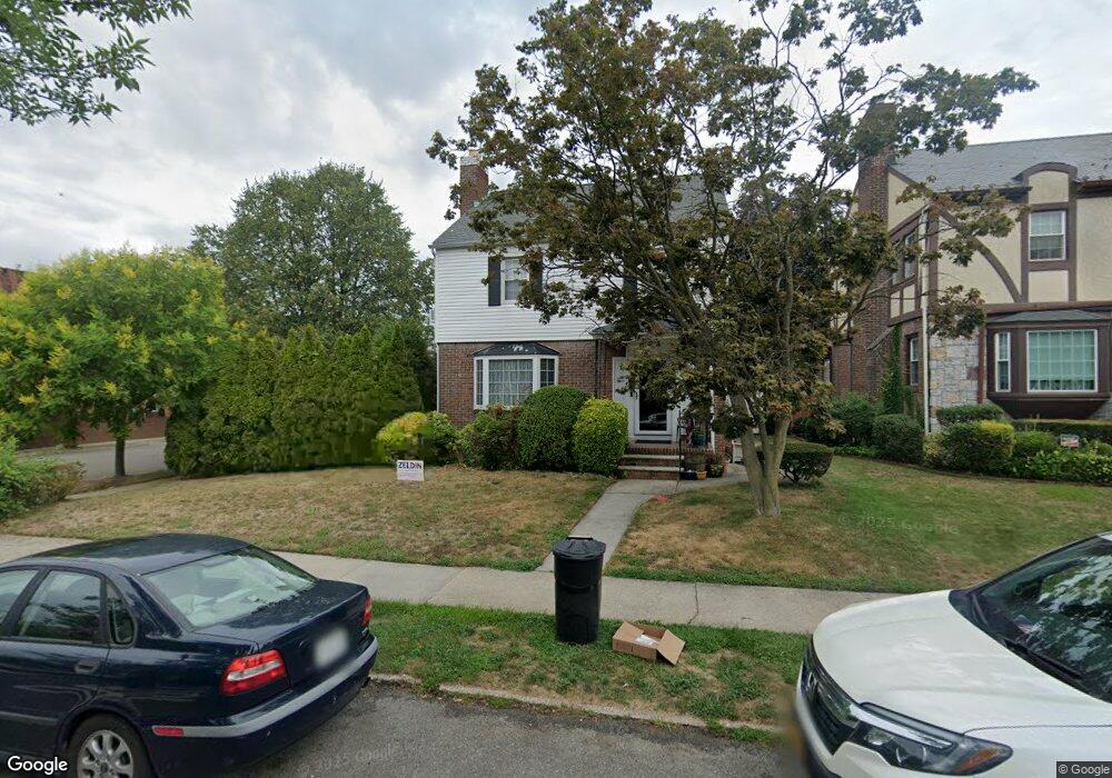 18503 80th Rd, Jamaica, NY 11432 - photo 1