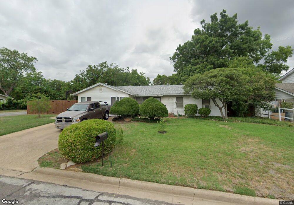 668 Oak Dr, Hurst, TX 76053 - photo 1