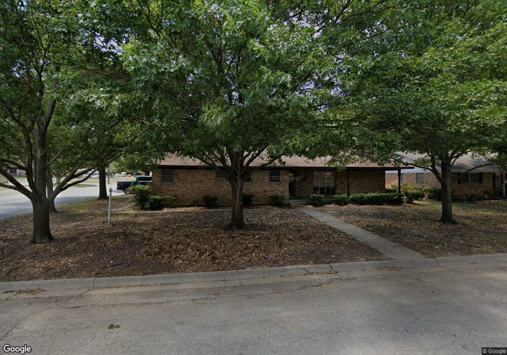 1101 Rosedale Dr, Gainesville, TX 76240 - photo 1