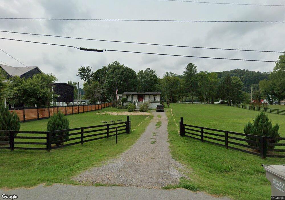 1003 Cumberland Dr, Chapmansboro, TN 37035 - photo 1