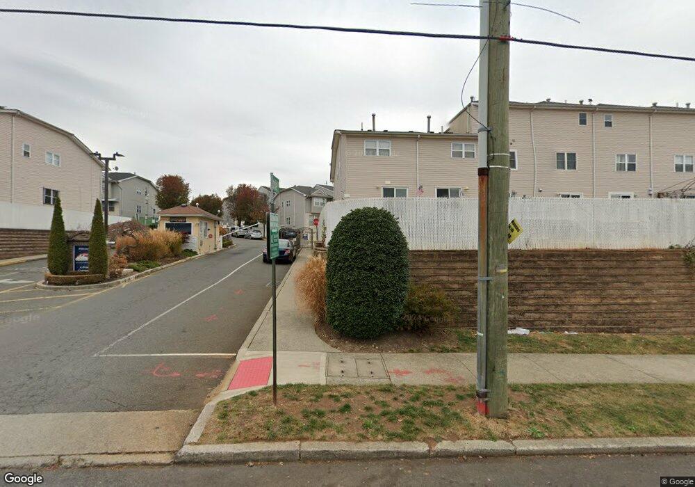 226 Skyline Dr, Staten Island, NY 10304 - photo 1