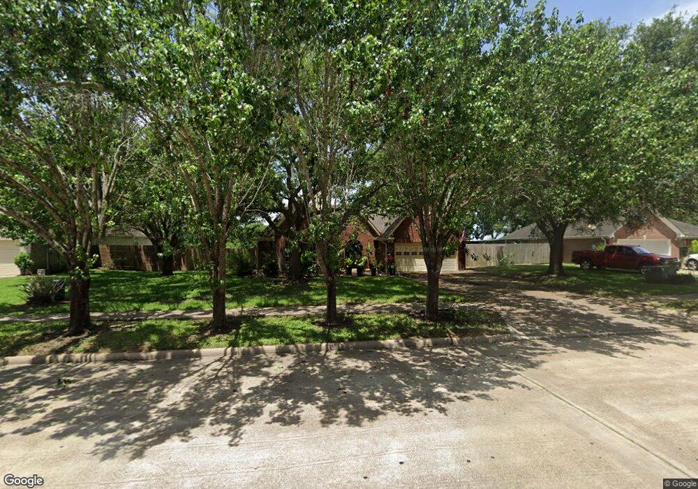 1105 E Adoue St, Alvin, TX 77511 - photo 1