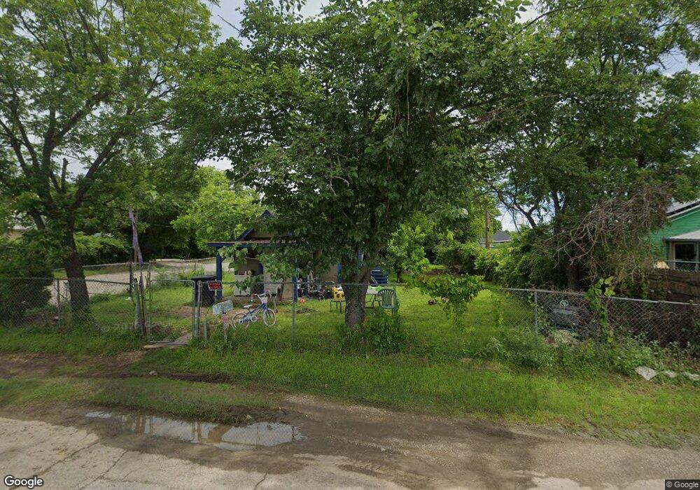 708 Trinity St, Cleburne, TX 76031 - photo 1