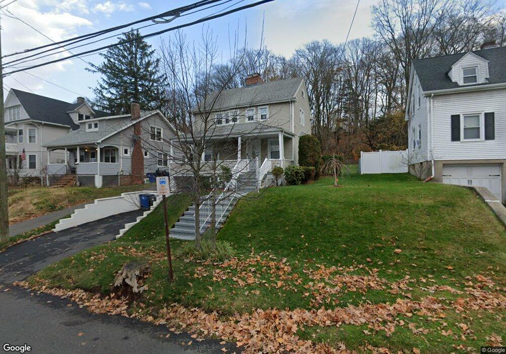 1021 Townsend Ave, New Haven, CT 06512 - photo 1