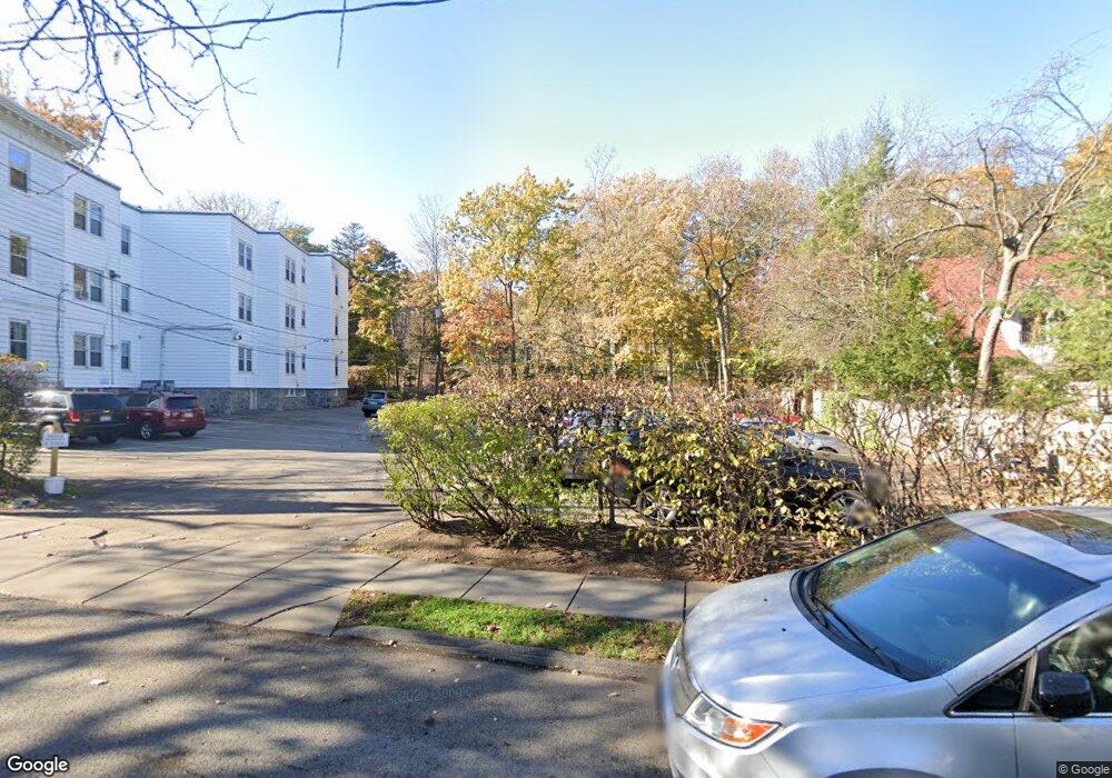 142 Middlesex Rd, Chestnut Hill, MA 02467 - photo 1