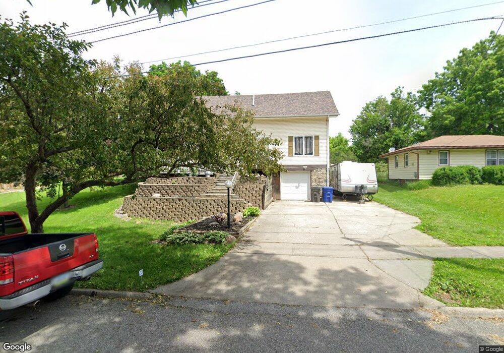 2406 E Tiffin Ave, Des Moines, IA 50317 - photo 1