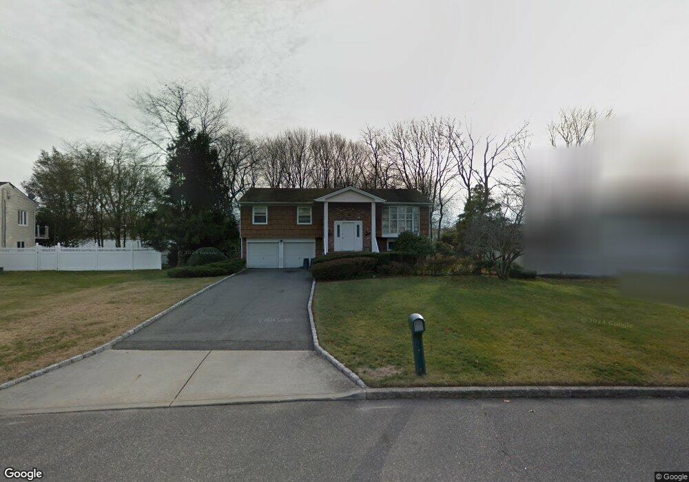 4 Delmar Ln, ComMacK, NY 11725 - photo 1