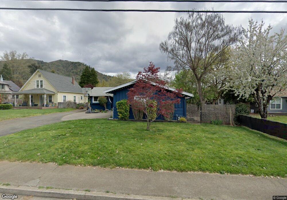 819 NE 10th St, Grants Pass, OR 97526 - photo 1