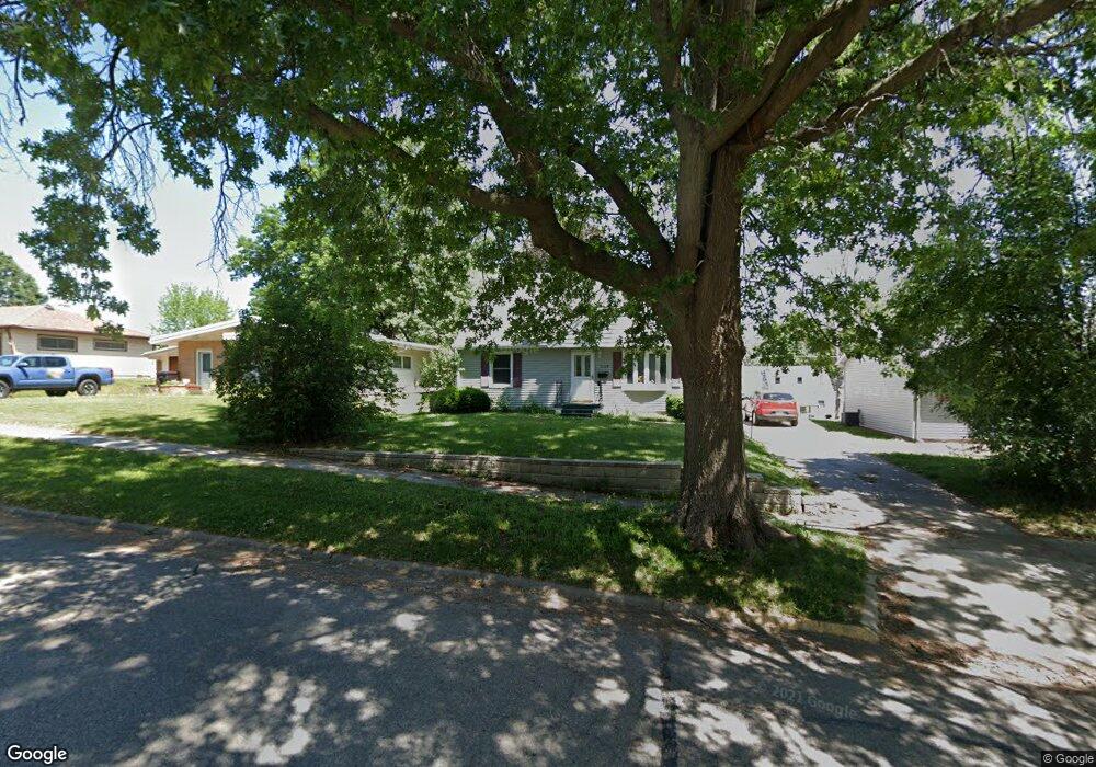 1123 W 8th St, Cedar Falls, IA 50613 - photo 1