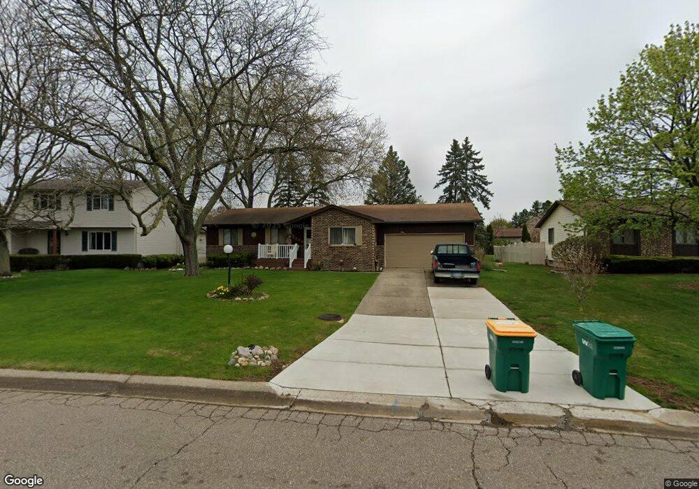 9284 Sue Ln, Swartz Creek, MI 48473 - photo 1