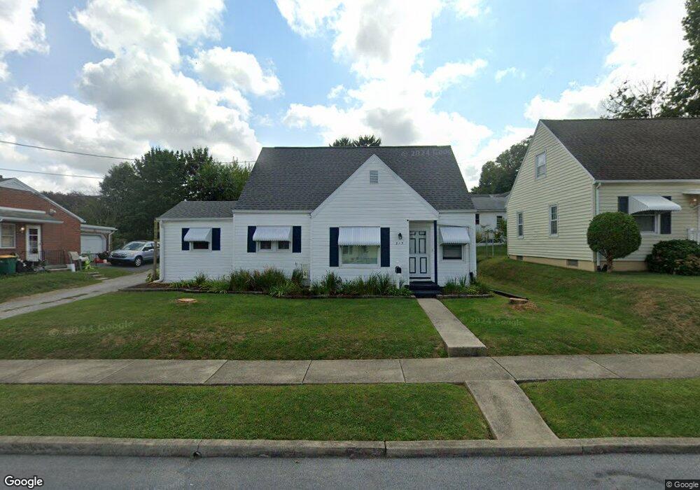213 Harrison Ave, Waynesboro, PA 17268 - photo 1