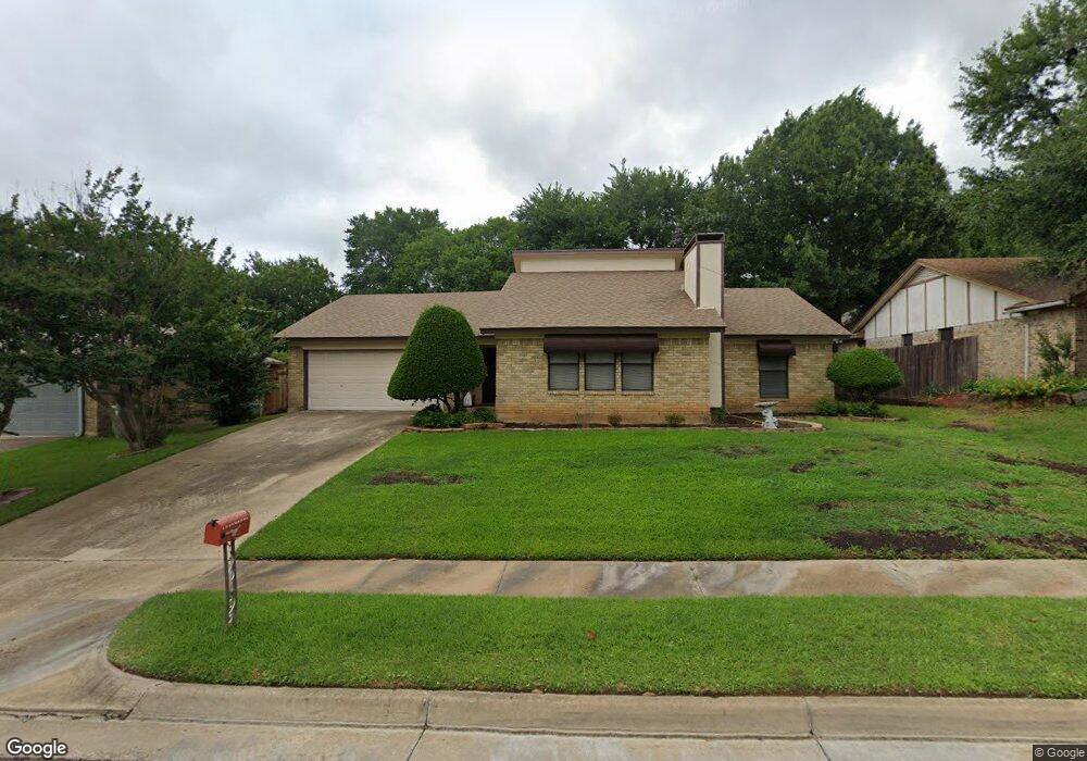 913 Clear View Dr, Bedford, TX 76021 - photo 1