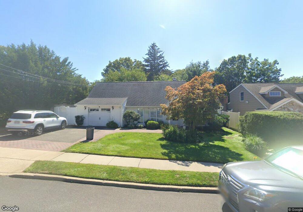 12 Edgewood Dr, Syosset, NY 11791 - photo 1