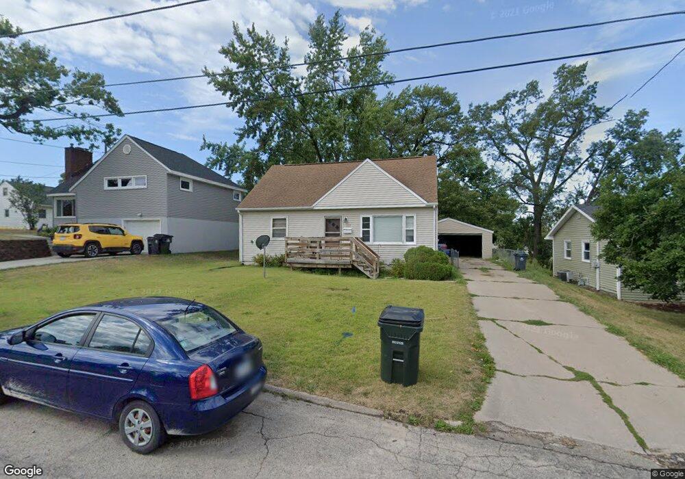 1207 28th St SE, Cedar Rapids, IA 52403 - photo 1