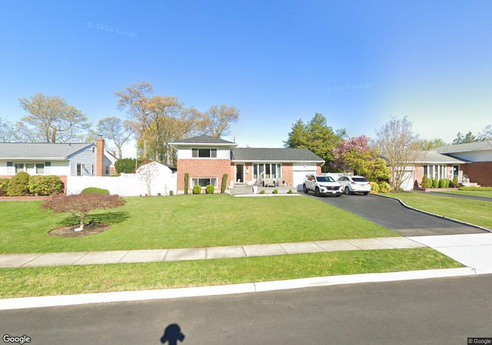 4 Dutchess Place, ComMacK, NY 11725 - photo 1