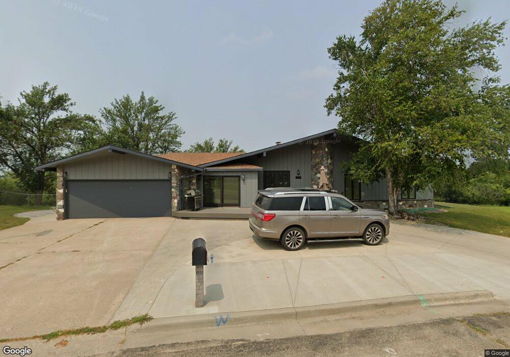 1521 Skyline Dr, Jamestown, ND 58401 - photo 1