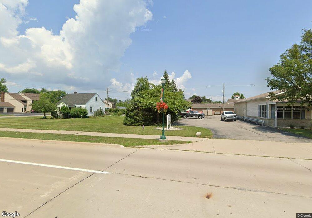 8248 Macomb St, Grosse Ile, MI 48138 - photo 1