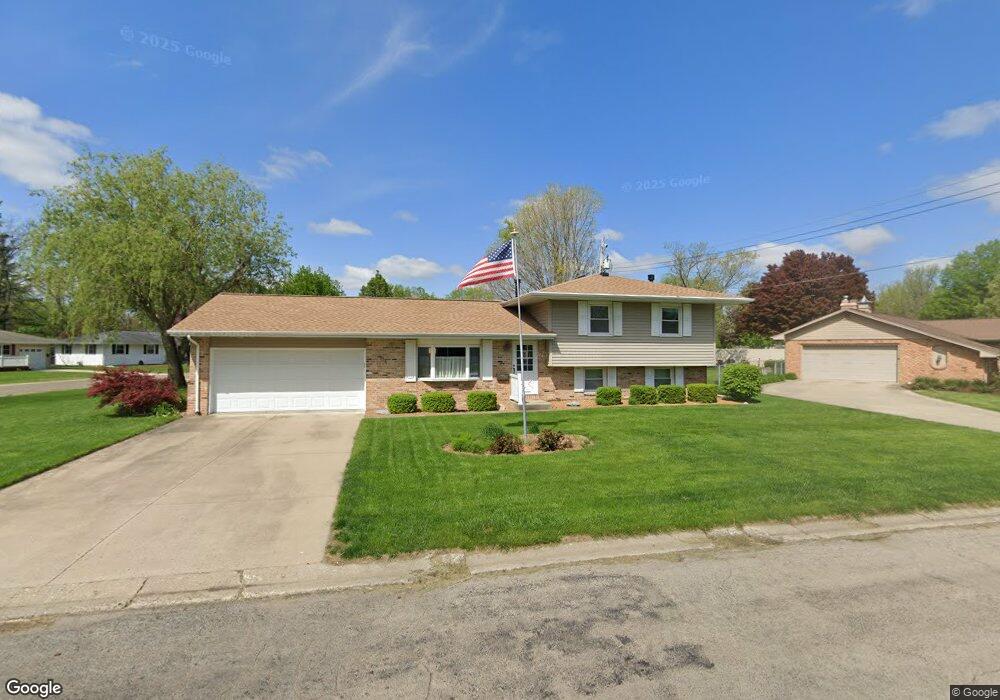 105 Churchill Ln, Lincoln, IL 62656 - photo 1