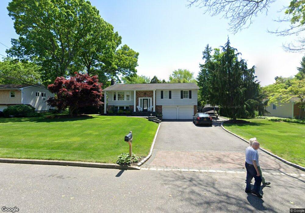 5 Pinecone Ln, ComMacK, NY 11725 - photo 1