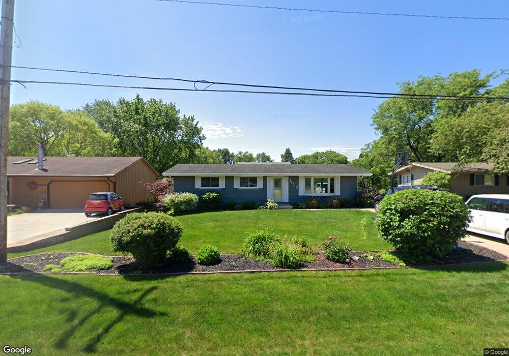 1812 W 12th St, Cedar Falls, IA 50613 - photo 1