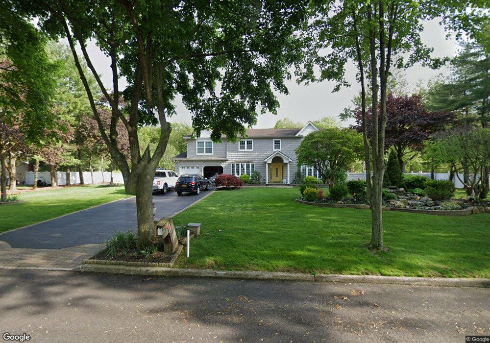 5 Pinetree Ct, ComMacK, NY 11725 - photo 1