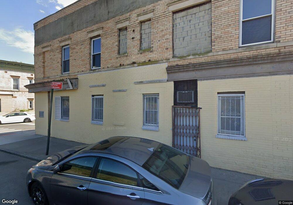 10404 164th St, Jamaica, NY 11433 - photo 1