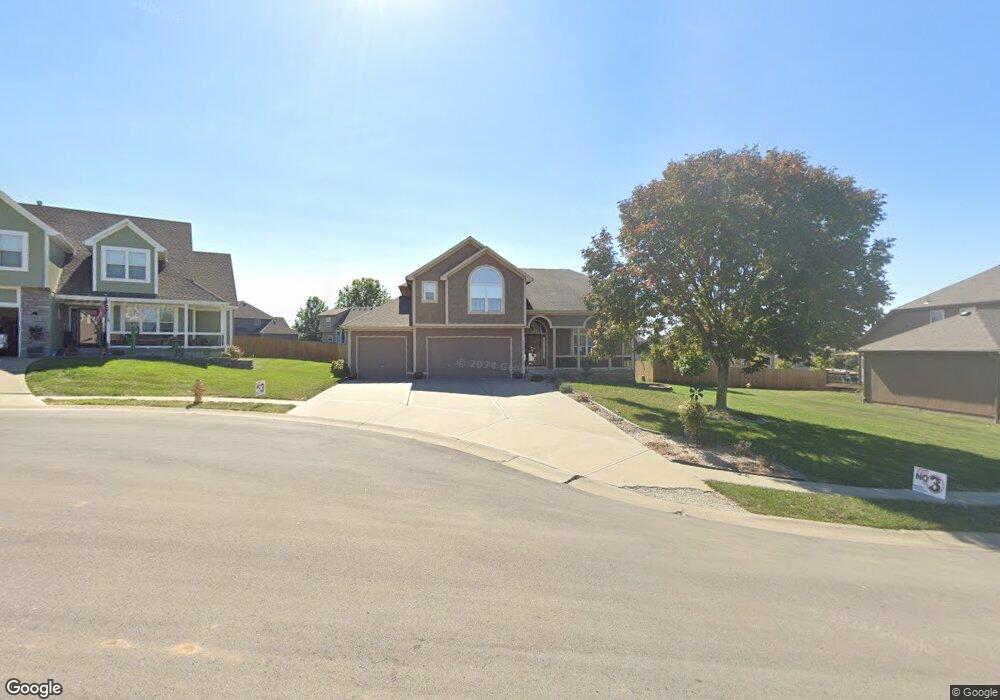 1525 Deer Ridge Ct, Raymore, MO 64083 - photo 1