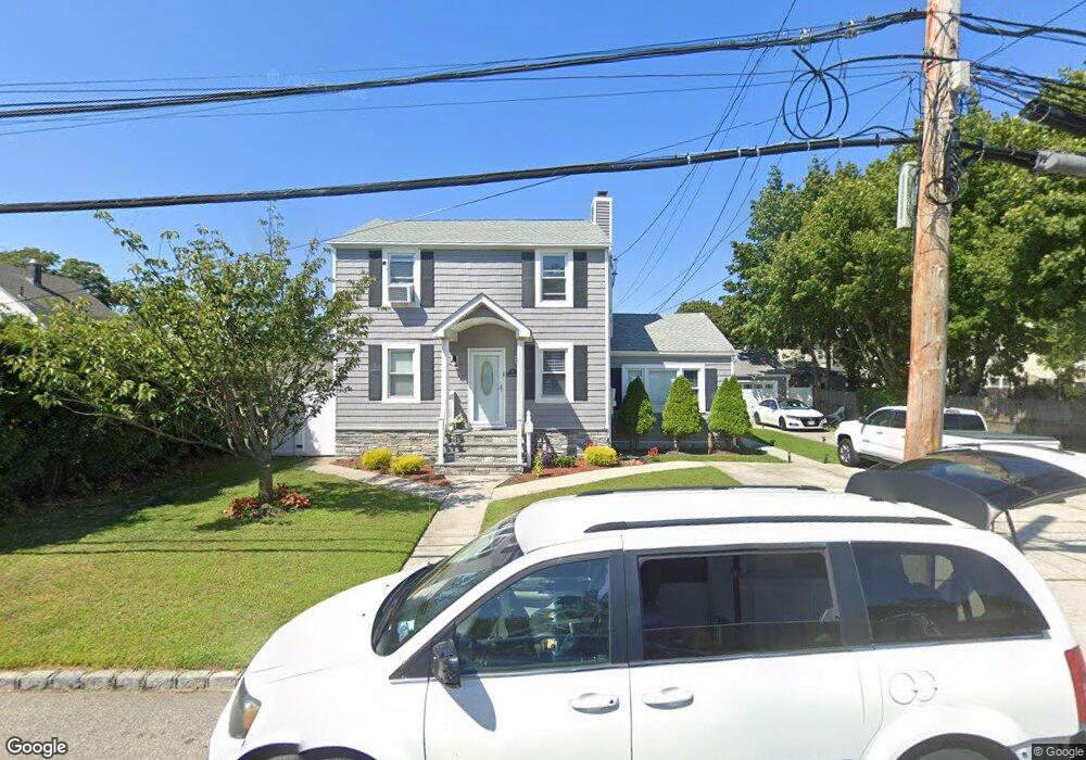 35 Brookside Ct, Copiague, NY 11726 - photo 1