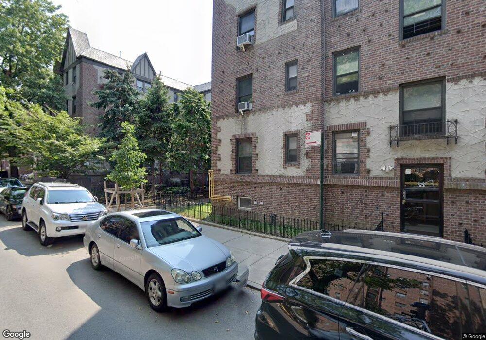6140 Saunders St unit E22, Rego Park, NY 11374 - photo 1