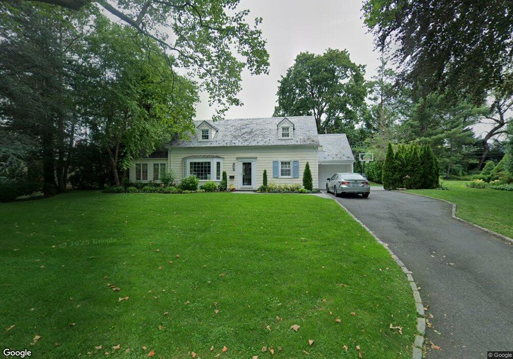 721 Park Ave, Manhasset, NY 11030 - photo 1