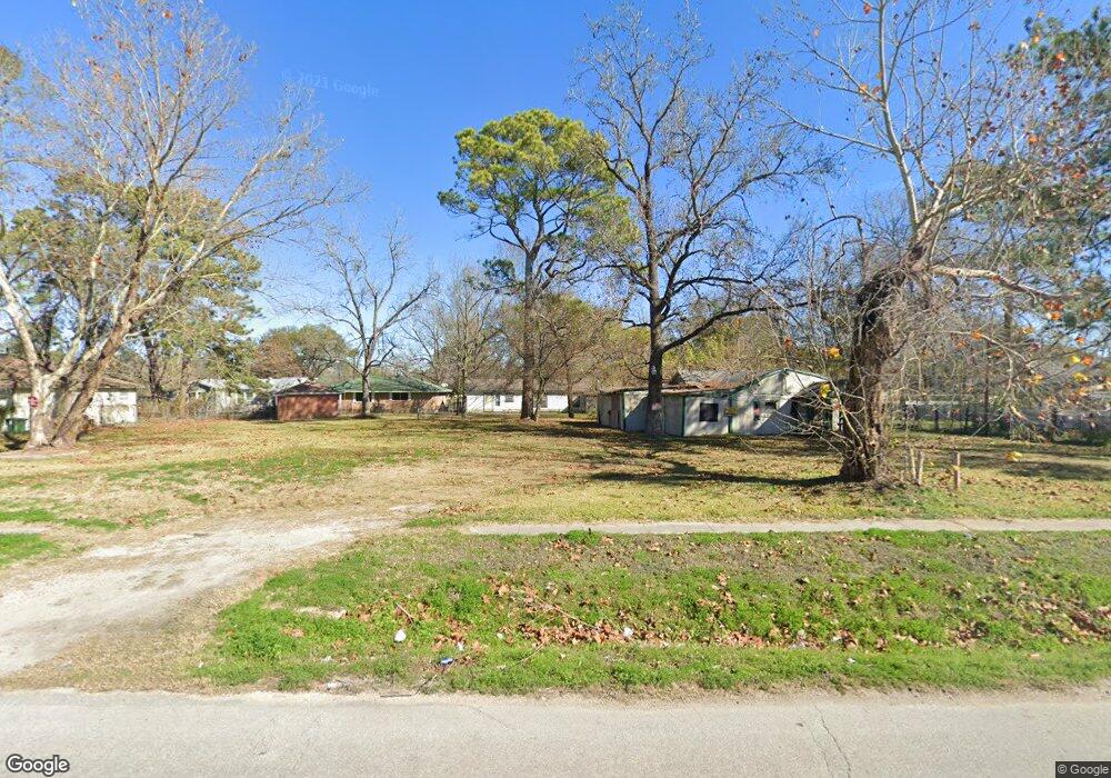 6701 Weaver Rd, Houston, TX 77028 - photo 1