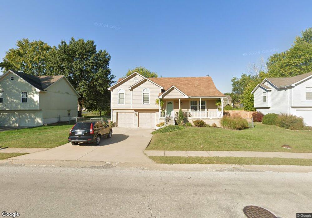 104 N Huntsman Blvd, Raymore, MO 64083 - photo 1