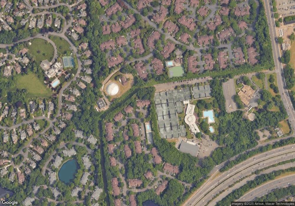 10 Yale Dr unit 10, Manhasset, NY 11030 - photo 1