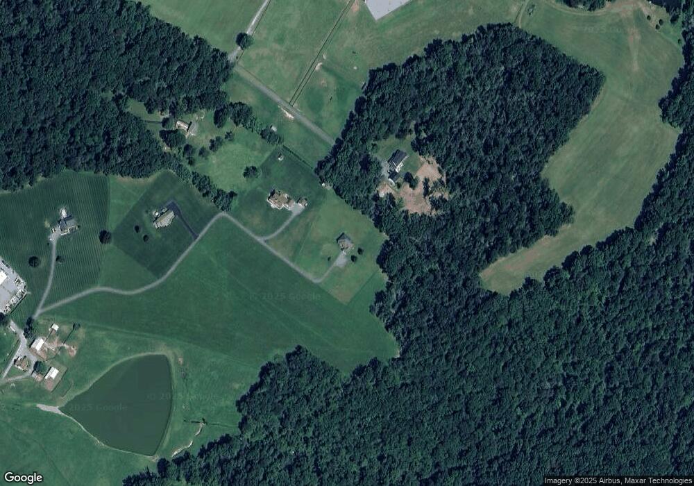 555 Turf Farm Dr, Sykesville, MD 21784 - photo 1