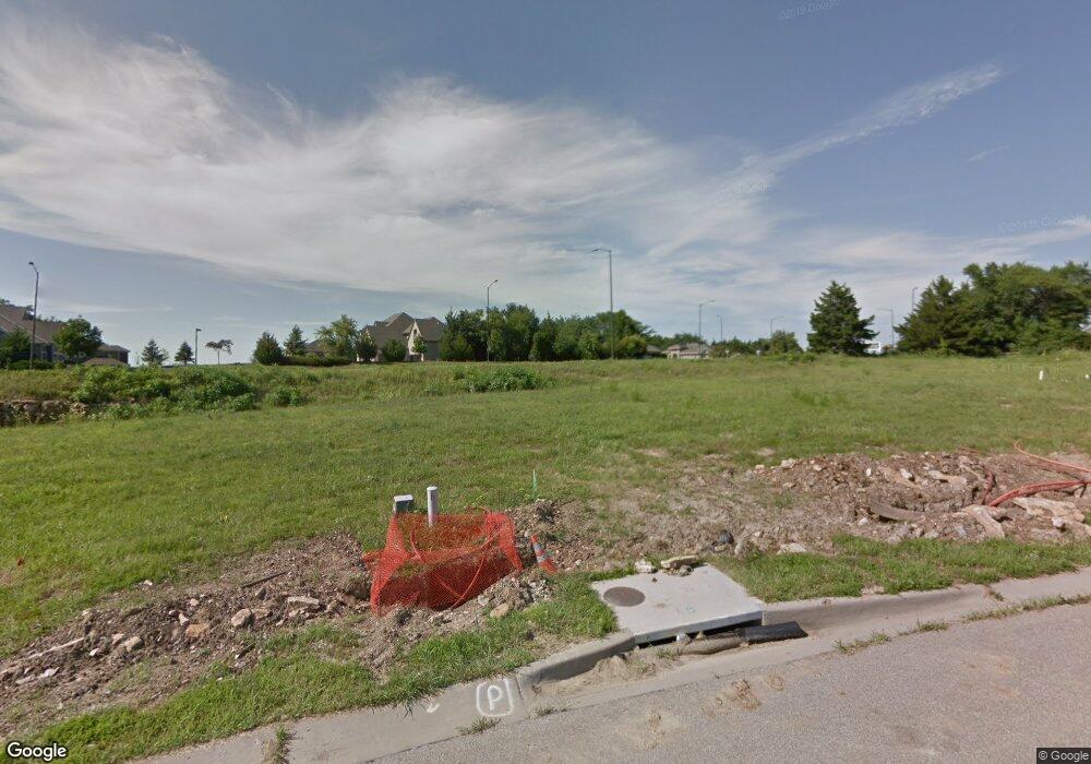 9807 Garden St, Shawnee, KS 66227 - photo 1