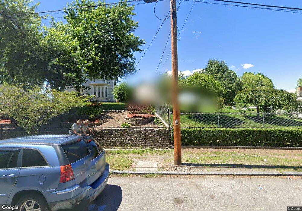 746 Roosevelt Ave, Pawtucket, RI 02860 - photo 1