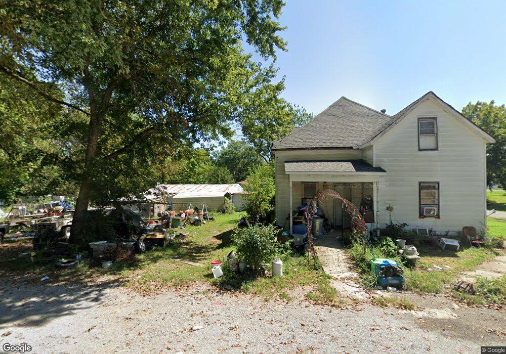 410 S Herbert St, Harrisburg, IL 62946 - photo 1