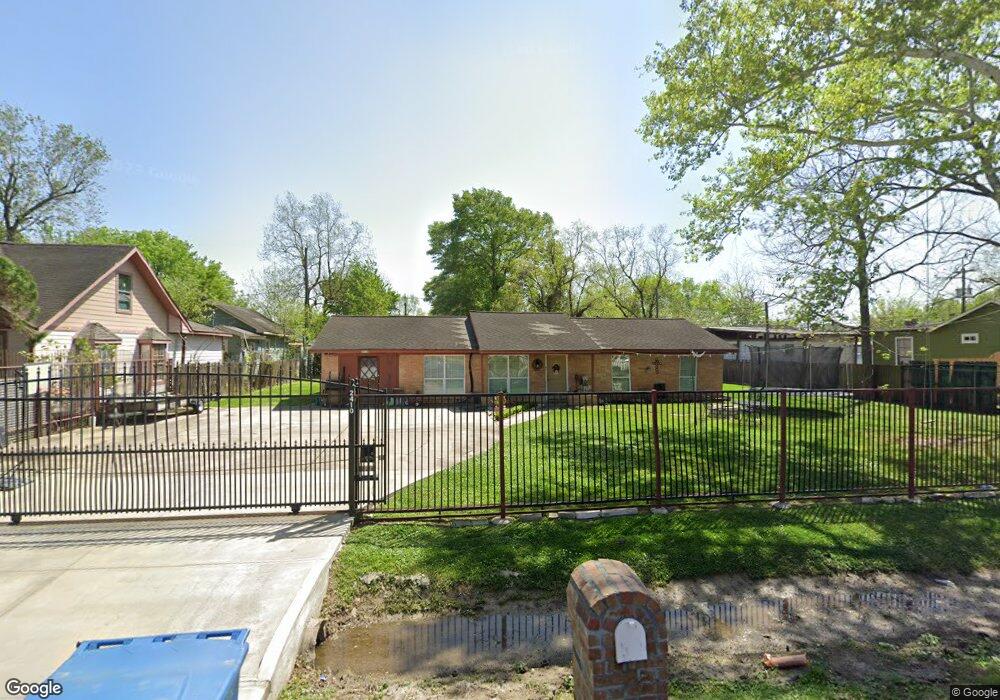 2410 Warwick Rd, Houston, TX 77093 - photo 1