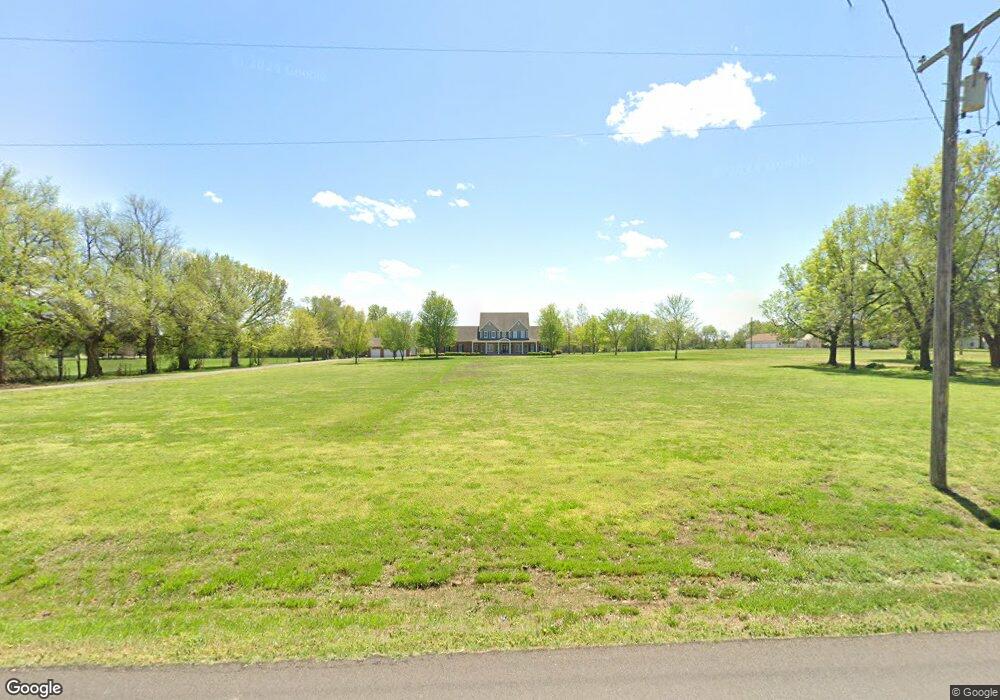 922 W Country Rd, Columbus, KS 66725 - photo 1