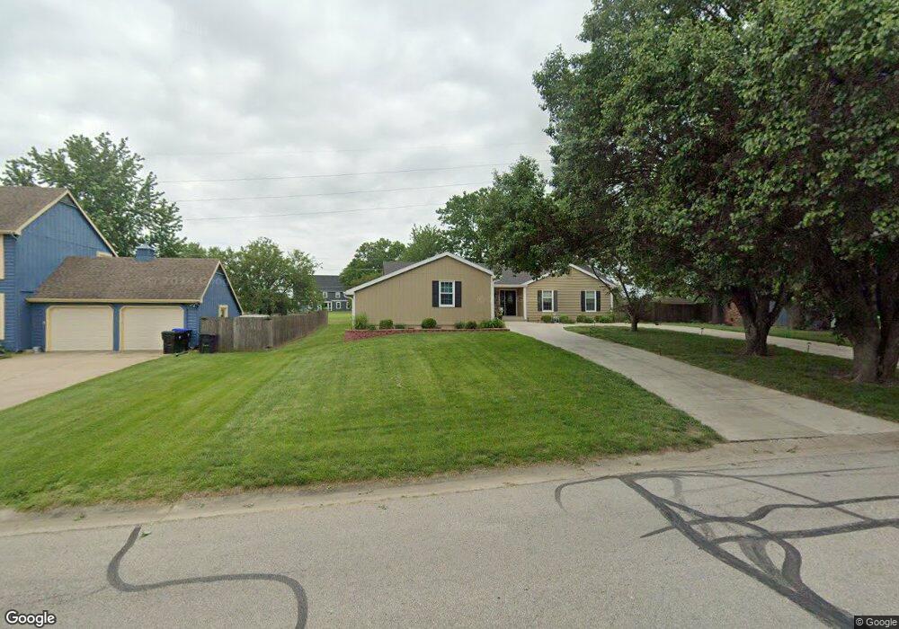 6431 SW 40th St, Topeka, KS 66610 - photo 1