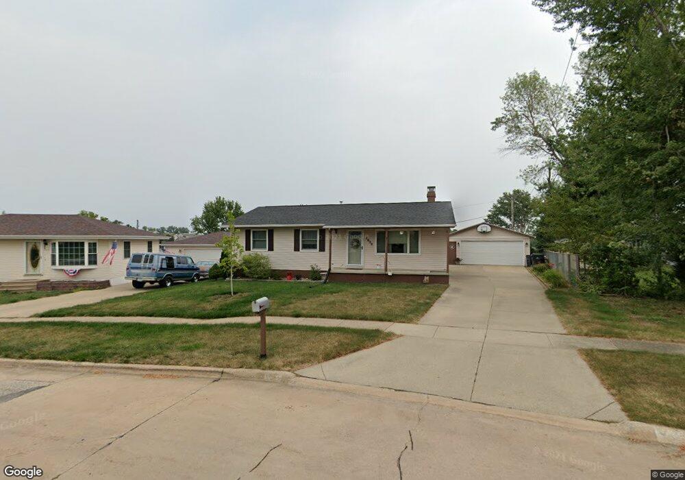 2620 Hickory Dr SW, Cedar Rapids, IA 52404 - photo 1