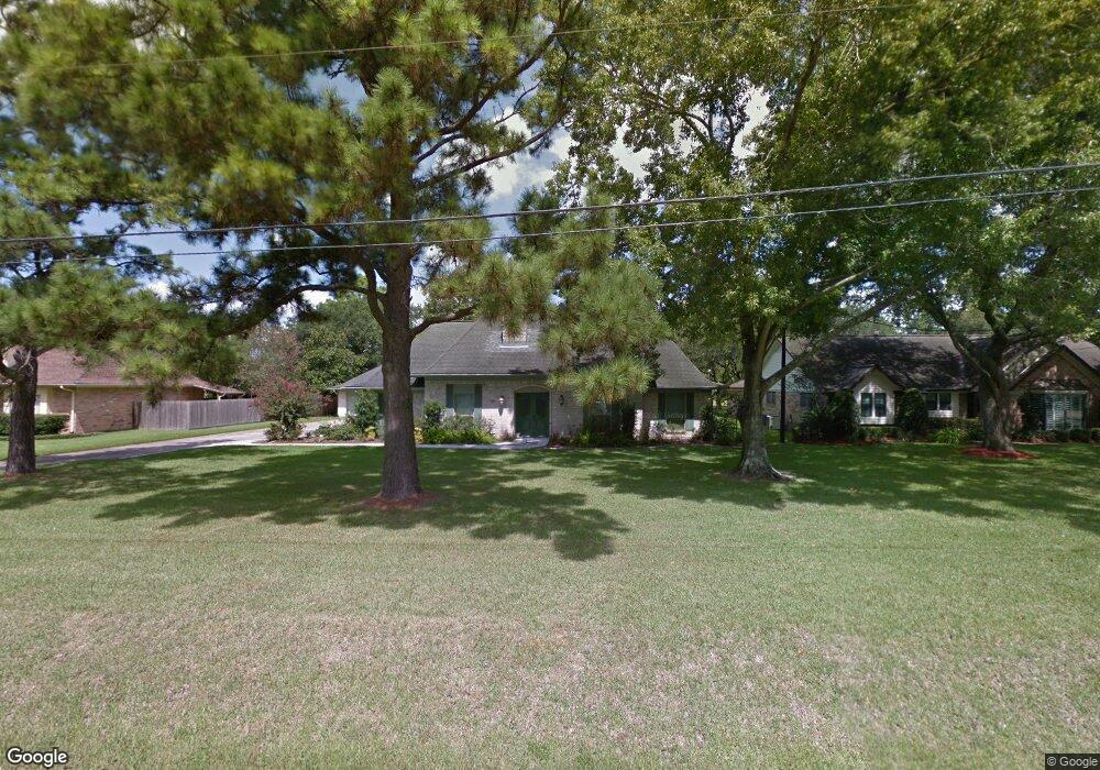 708 W Castlewood Ave, Friendswood, TX 77546 - photo 1