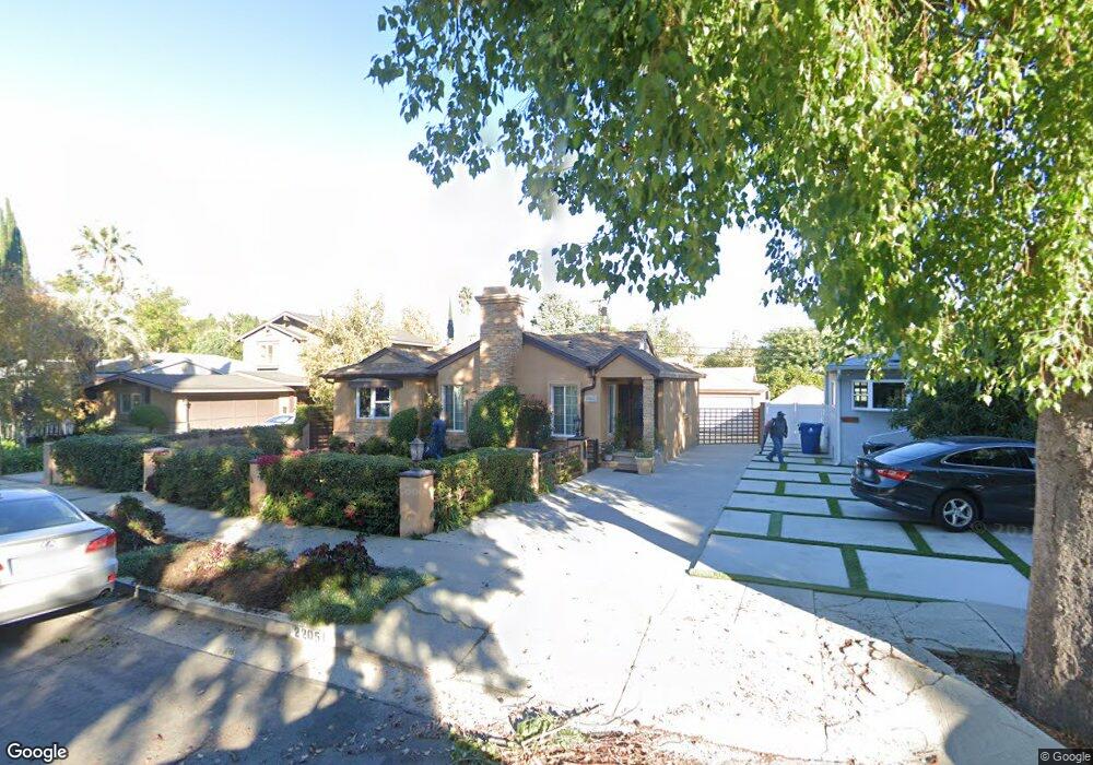 22051 Buena Ventura St, Woodland Hills, CA 91364 - photo 1